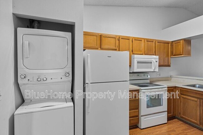 Building Photo - 5461 Lake Margaret Dr