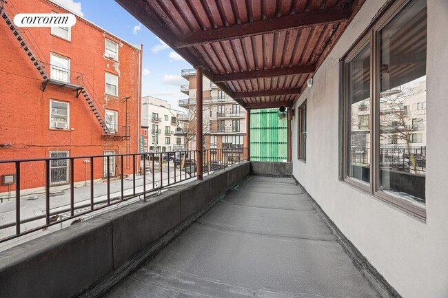 Building Photo - 81 Broadway