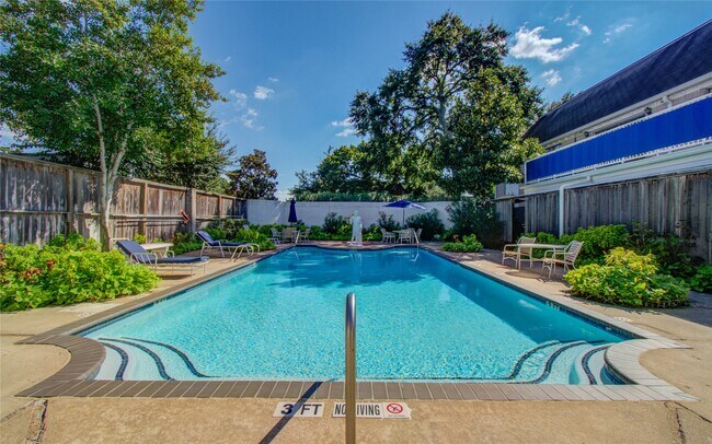 Building Photo - 2700 Bellefontaine St