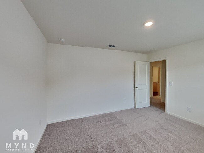 Building Photo - 424 Cottontail Ln