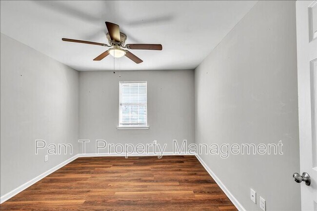 Building Photo - 1024 W 39th St