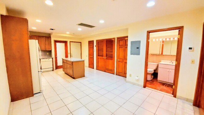 Building Photo - 129 Park Ave