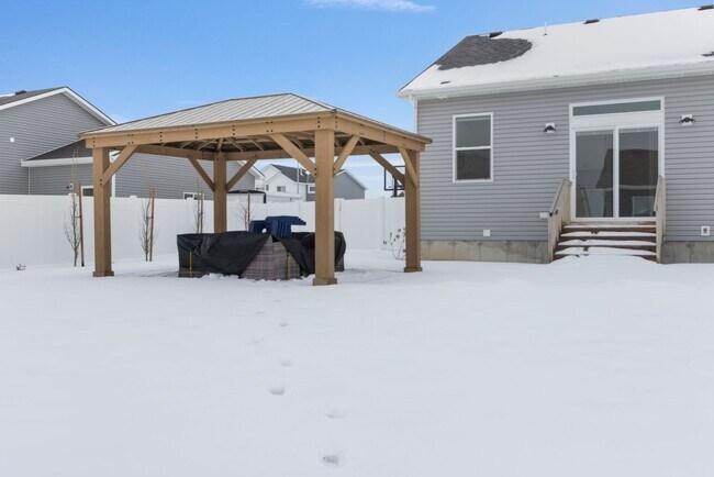 Building Photo - 3 Bed 2 Full Bath home