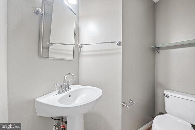 Building Photo - 46966 Courtyard Sq