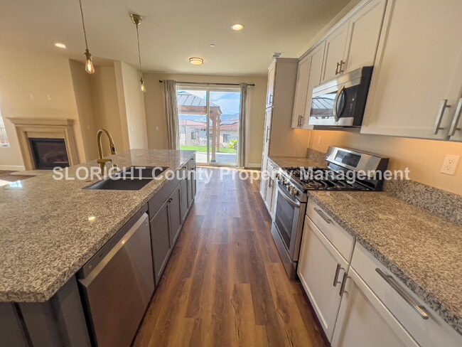 Building Photo - LEASE PENDING- Beautiful Home with Views in Toscano Neighborhood - 3 Bed / 2.5 Bath