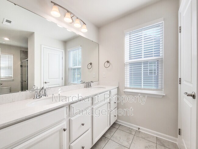 Building Photo - 111 Marthawood Ln