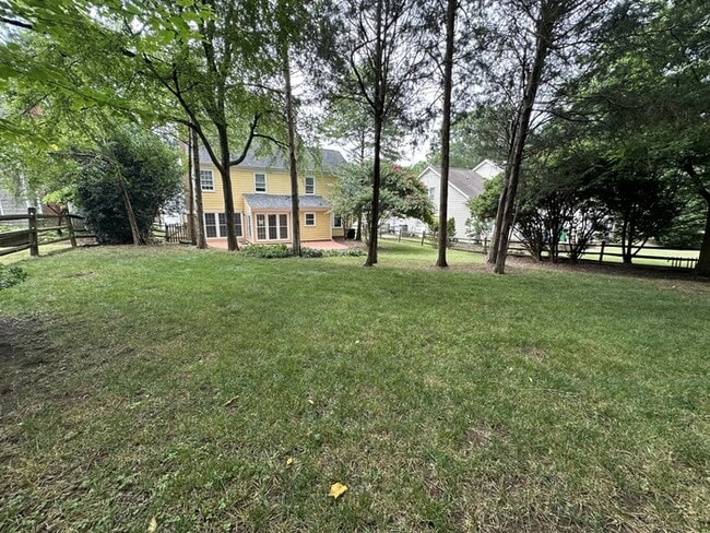 Building Photo - Stunning 4 bedroom 2.5 Bath in Cameron Woods!