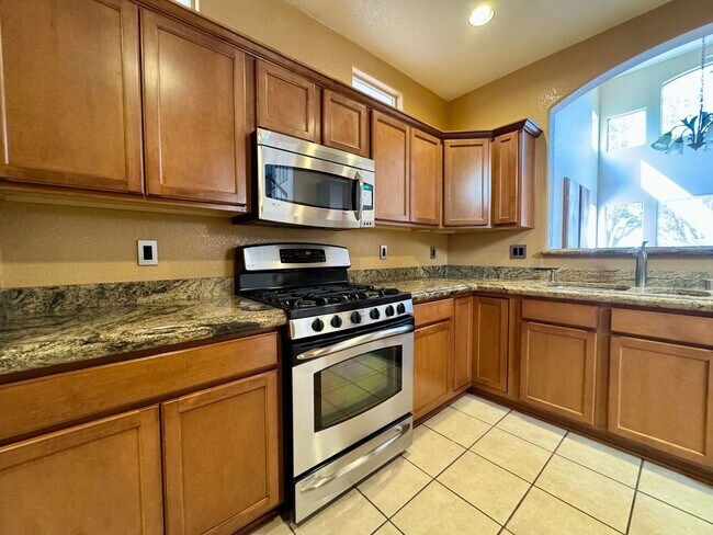 Building Photo - La Cueva Oeste Home!