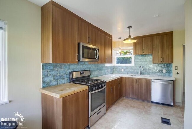 Building Photo - Newly Upgraded 3Bdm 2Ba Home in the Heart ...