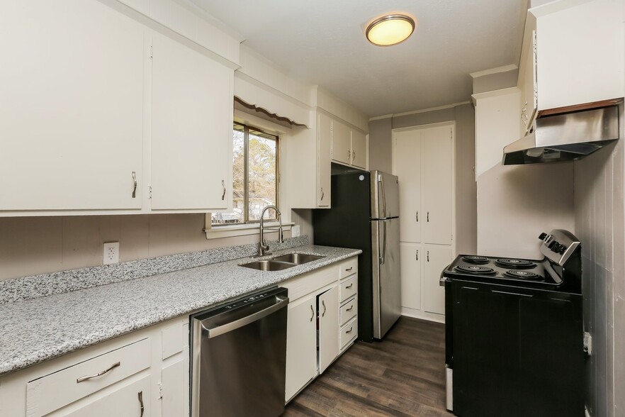 Building Photo - 1344 Dorgan St