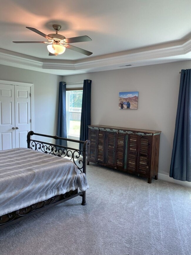 Building Photo - 3 Bed/3 Bath with 2 Bonus Rooms!!!