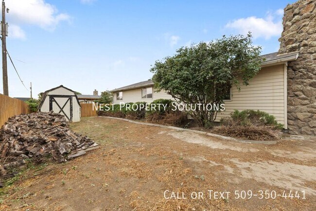 Building Photo - 603 N Crestview Dr