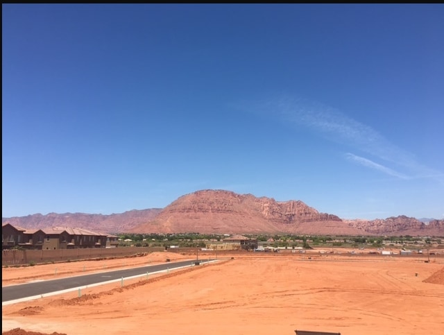 Building Photo - Blackhawk Townhome! End Unit!!