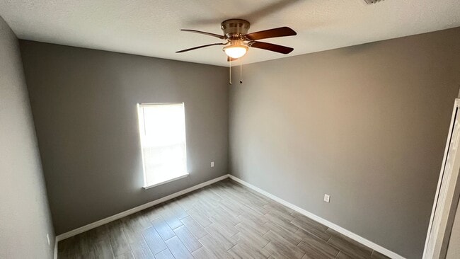 Building Photo - AWESOME 3 Bedroom, 2 Bathroom Home in Beautiful Palm Bay!!