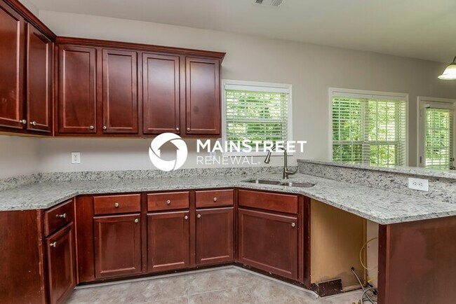 Building Photo - 4 Bedroom Pet-Friendly Home in Snellville, GA with Main Street Renewal