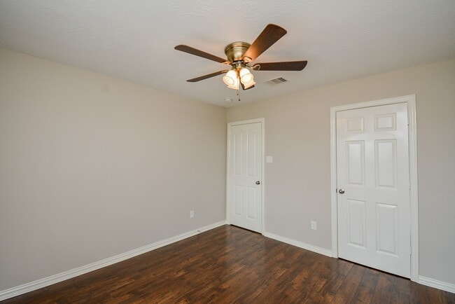 Building Photo - 6003 Hickory Hollow Dr