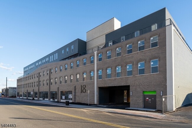 Building Photo - 18 W Main St