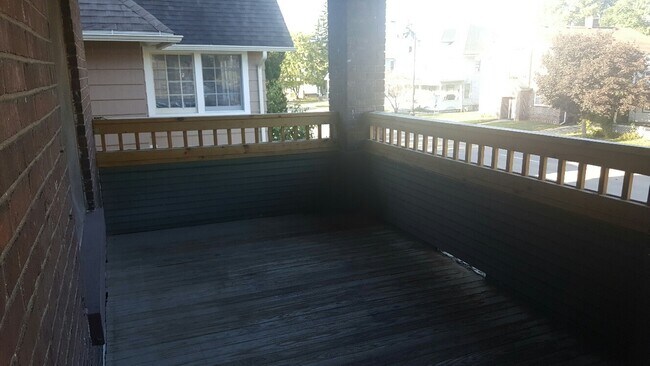 Building Photo - 1133-1135 N Main St