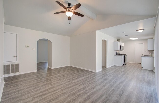 Building Photo - 15611 La Casa Ln