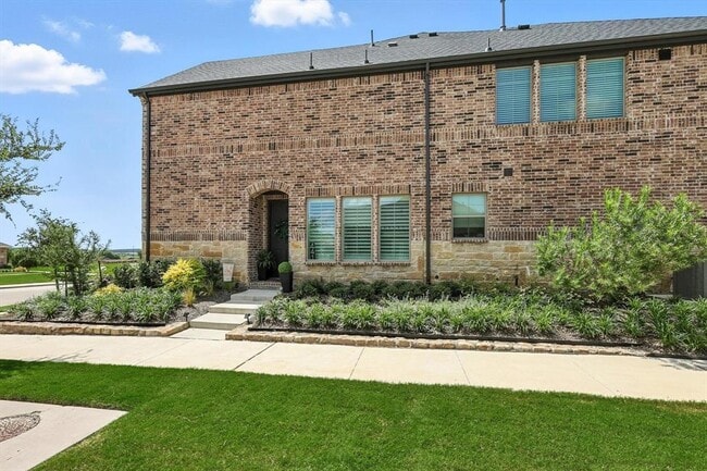 Building Photo - 441 Matchbox St