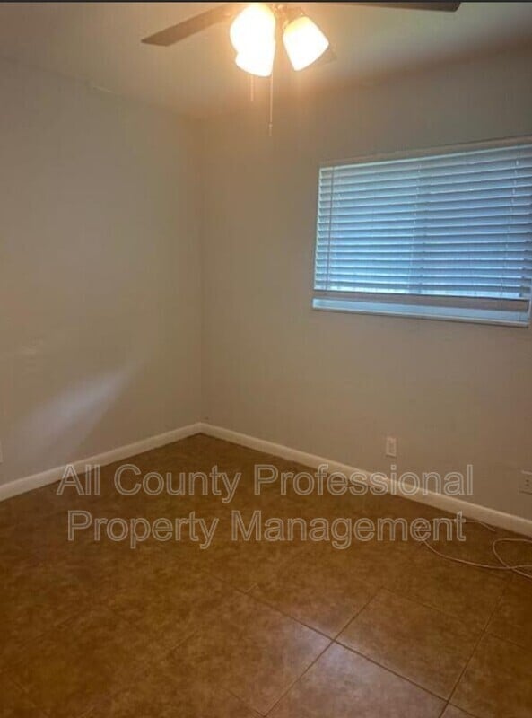 Building Photo - 332 SW 2nd Pl