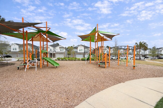 Building Photo - Resort-Style Living in eTown | Gated Community + Top Amenities