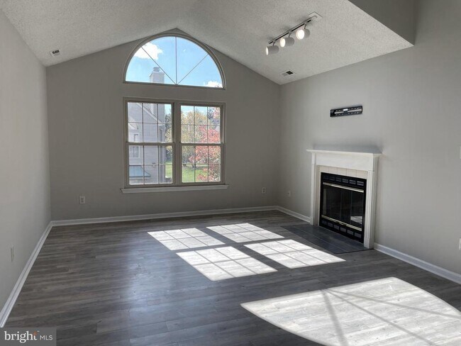 Building Photo - 2206 Brookhaven Dr