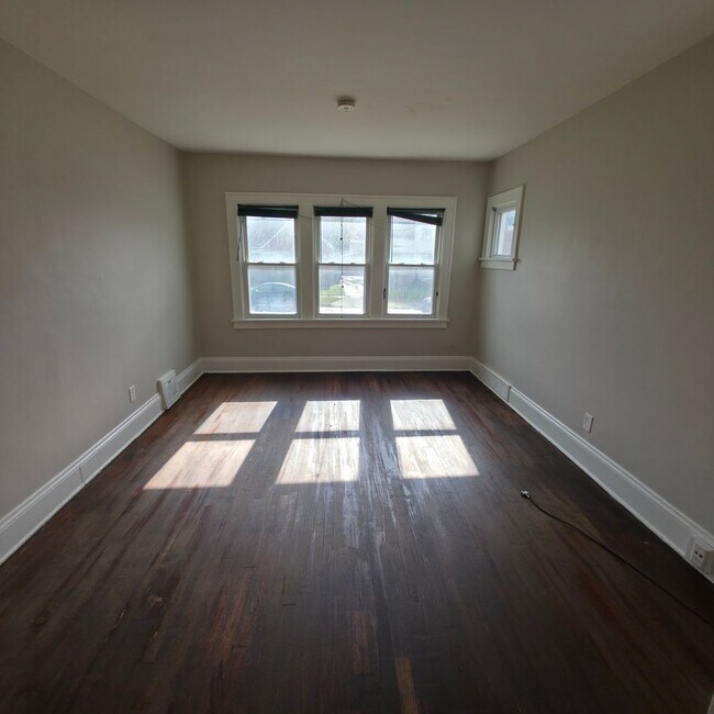 Building Photo - 11304 Thrush Ave