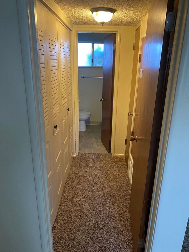Building Photo - Cozy studio for rent in Visalia