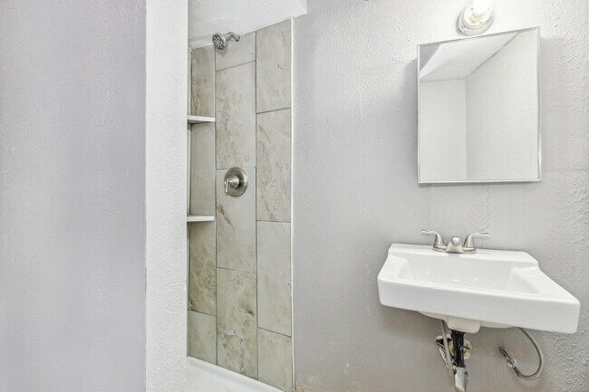 Building Photo - 3707 E Funston St