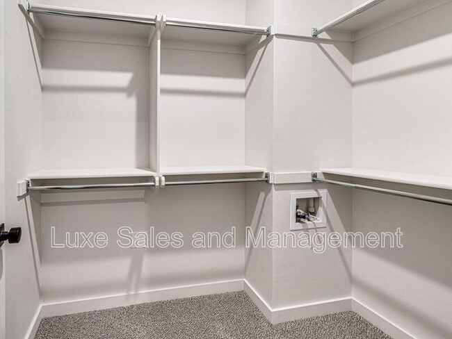 Building Photo - 612 W 2nd St