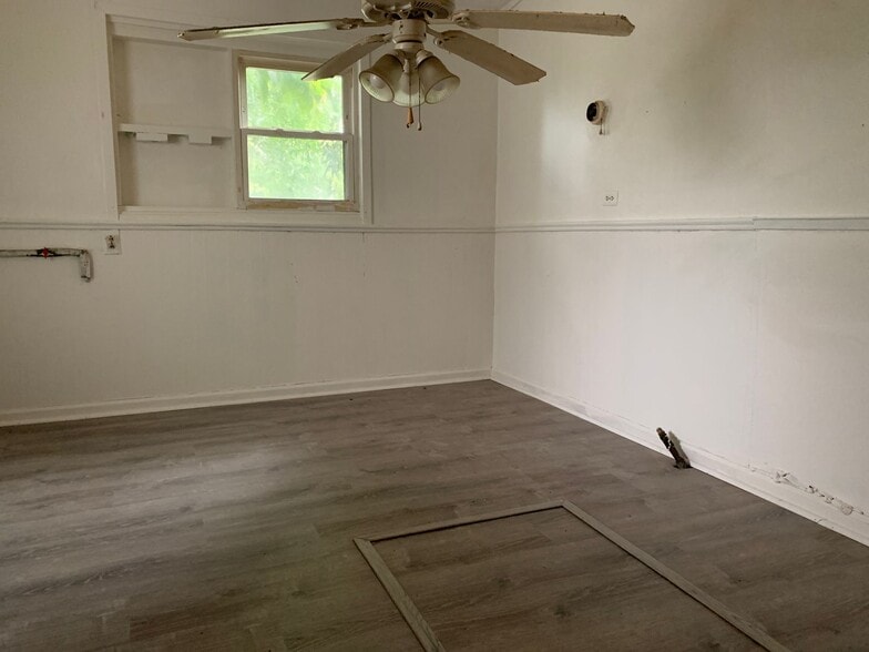 Building Photo - 2827 Slevin St
