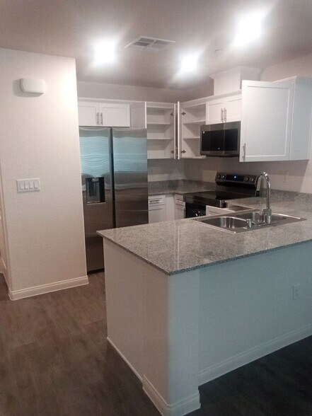 Building Photo - 2866 Coral Cascade Ct