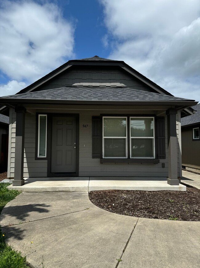 Primary Photo - Beautiful 2 bedroom Home in Cottage Grove-...