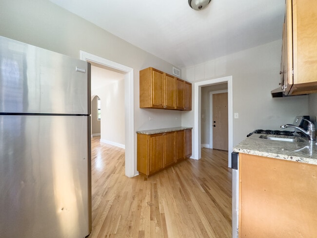 Building Photo - 899 Green Bay Rd