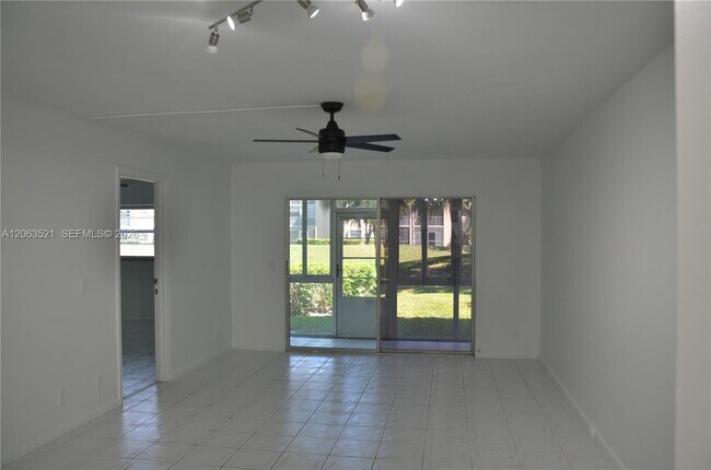 Building Photo - 1351 SW 125th Ave