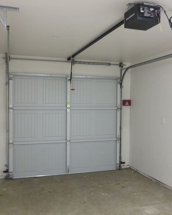 Building Photo - Charming 3 Bedroom & 2.5 Bathroom Available in Atascadero!