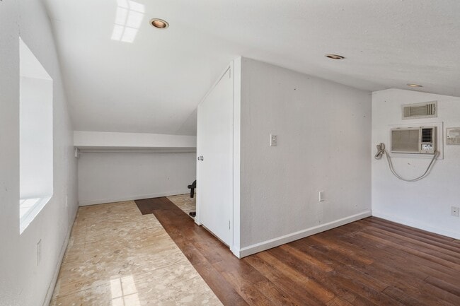 Building Photo - 5003 Mockingbird Ln