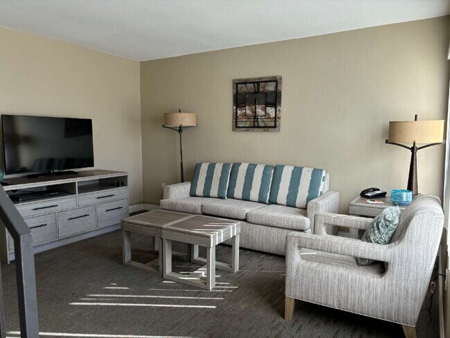 Building Photo - 2-Story, 2-Bedroom Condo Available for Rent