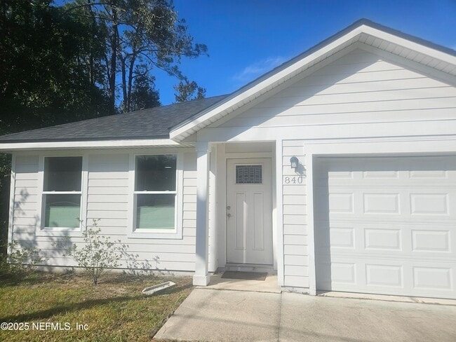 Building Photo - 840 W 10th St