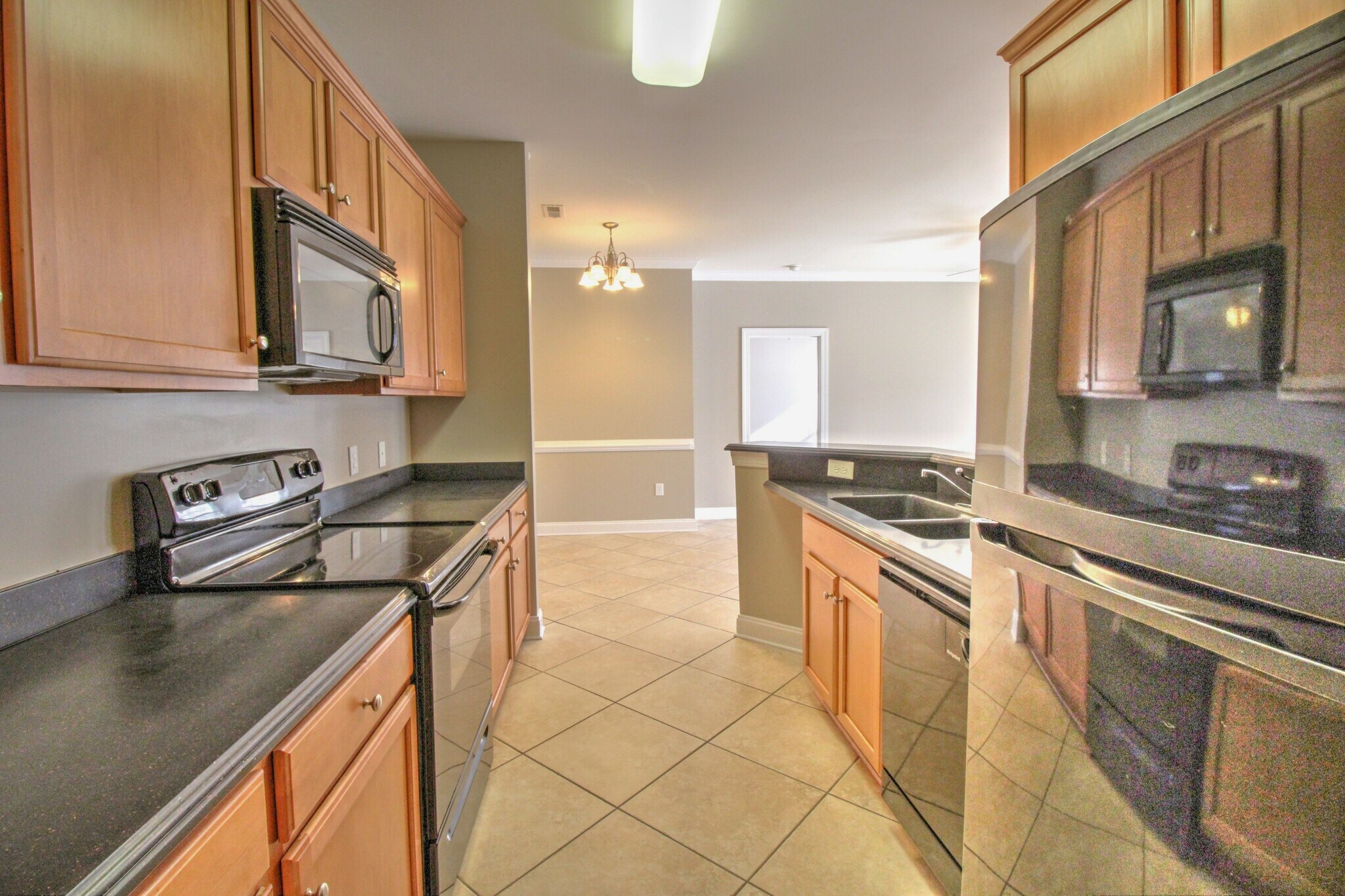 Building Photo - 2077 Silvercrest Dr