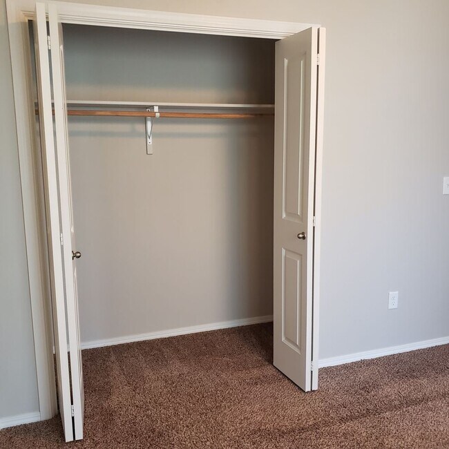 Building Photo - AB1488