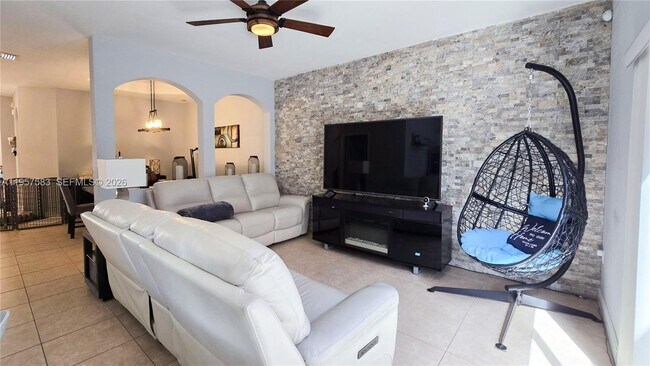 Building Photo - 5109 SW 141st Ave