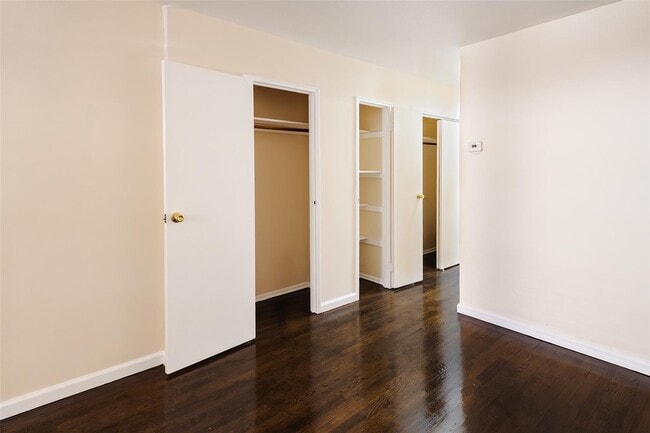 Building Photo - 266 Throgs Neck Blvd