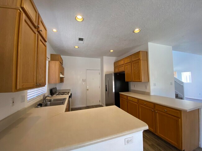 Building Photo - 1412 Stone Canyon Rd NE
