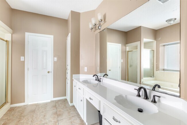 Building Photo - 16222 Rutley Cir