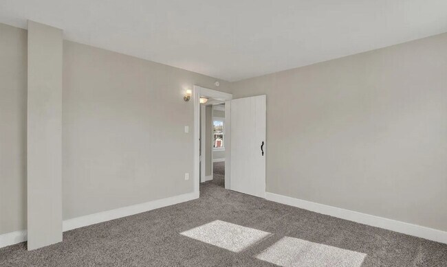 Building Photo - House For Rent