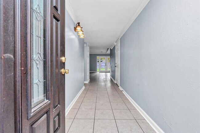 Building Photo - 18215 Navajo Trail Dr