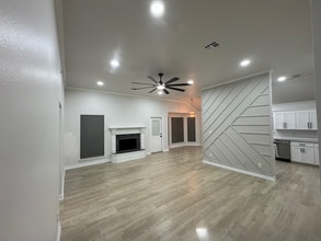 Building Photo - 9411 Crooked Creek Dr