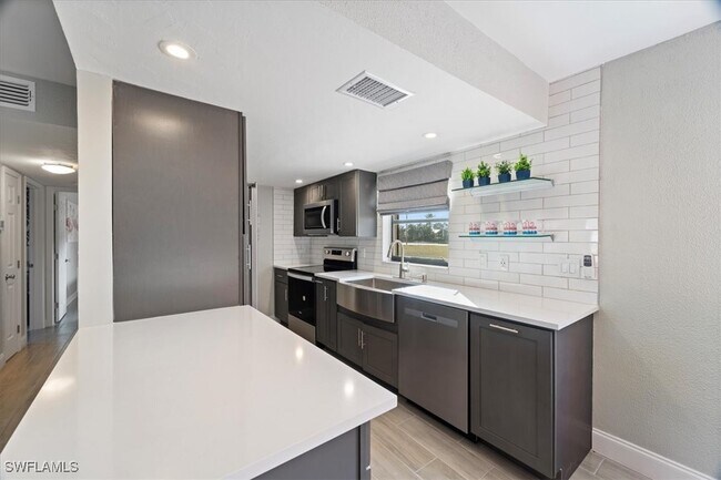 Building Photo - 610 SW 47th Terrace